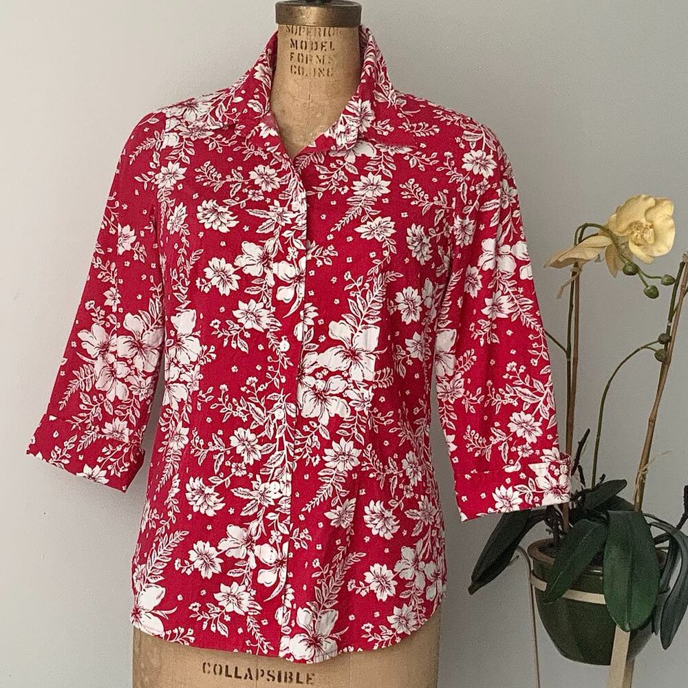 COLD WATER CREEK Size SMALL Red and White Floral 3/4 Sleeve Cotton Blend Blouse